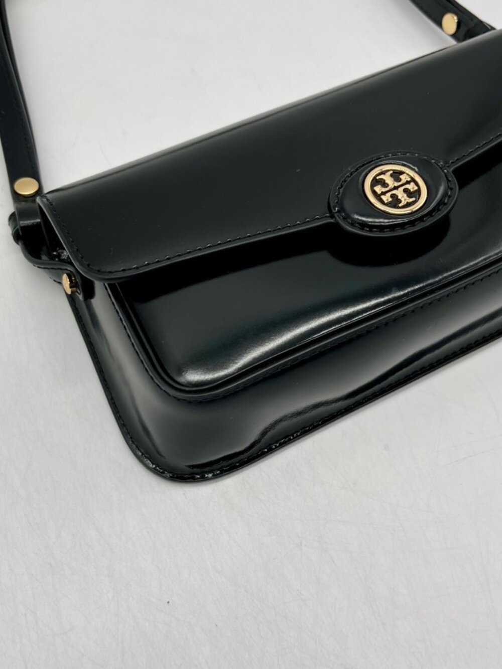 Tory Burch Black Leather Robinson Spazzolato East/Weat Shoulder Bag - Picture 7 of 10